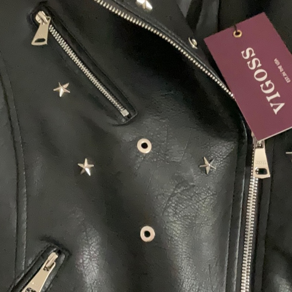 VIGOSS.  NWT   FAUX LEATHER  MOTO STYLE  BLACK STAR STUDDED JACKET - Picture 4 of 6